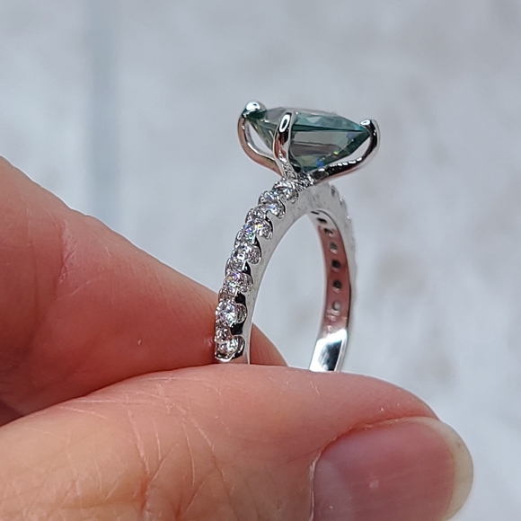 Moissanite 3.65 carat Asscher cut Peacock Solitare Ring - Picture 4 of 11